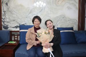 廣西建工四建公司工會(huì)開展“溫暖送祝?！りP(guān)愛女職工”慰問活動(dòng)